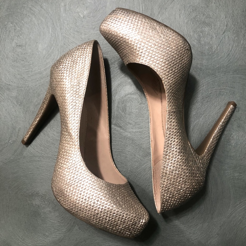Neutral Gold Metallic weave pattern Dressy Heels
